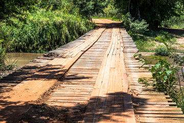 Obraz premium wooden bridge over the river in Sao Paulo State