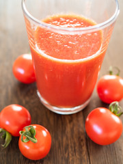 トマトジュースとミニトマト