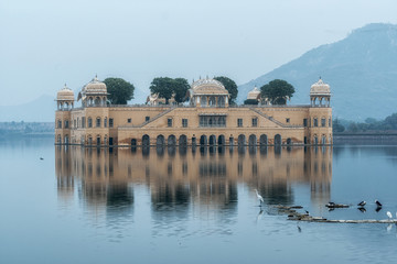 jal mahal at dusk