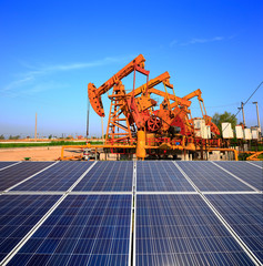 Oil pump with solar panels