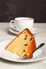 Cake with raisins
