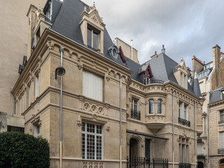 Obraz premium immeubles de la rue de Lota à Paris