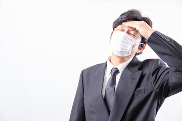 マスク姿の男性