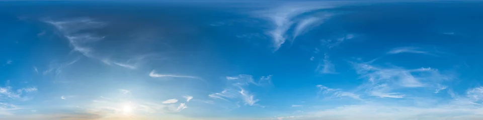 Nahtloses Panorama mit blauem Himmel 360-Grad-Ansicht mit schönen Wolken mit Zenit zur Verwendung in 3D-Grafiken als Himmelskuppel oder zur Nachbearbeitung von Drohnenaufnahmen © ARochau