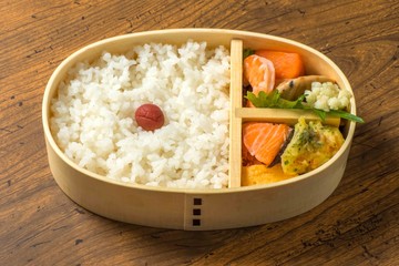 おべんとう　Japanese style famous lunch box (bento)
