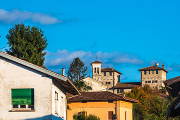 Fototapeta na wymiar Autumn colors cover the Cassacco Castle. Friuli. Italy