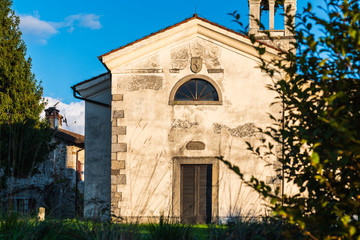 Fototapeta na wymiar Autumn colors cover the Cassacco Castle. Friuli. Italy