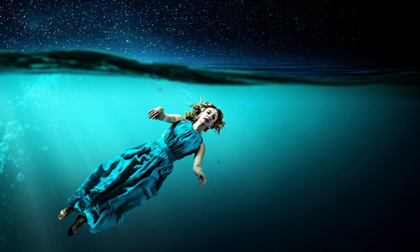 2,086 BEST Woman Drowning Underwater IMAGES, STOCK PHOTOS & VECTORS ...
