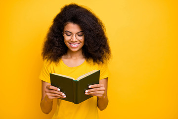 Close-up portrait of her she nice attractive lovely brainy cheerful cheery wavy-haired girl reading...