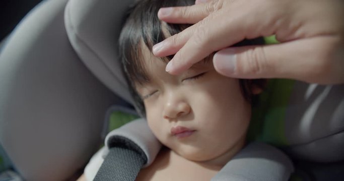 Kids asleep in the car seat in day time