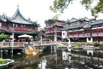 Fototapeta na wymiar Teehaus in der ehemaligen Chinesenstadt von Shanghai.