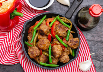 Asian style meatballs with green beans and sweet pepper