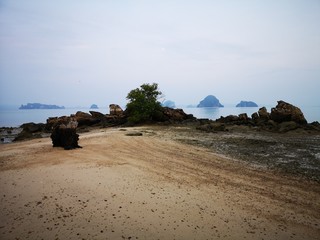 Tup Kaek Beach, Krabi, Thailand, vor Sonnenaufgangm Ebbe