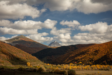 Views of the Espiguete peak from Riaño.