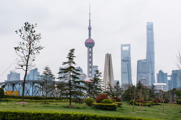 Obraz premium Blick auf Pudong mit Fernsehturm von Shanghai.