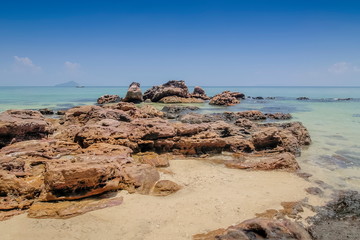 Fototapeta na wymiar view seaside of many arch rocks on white sand beach with blue-green sea and blue sky background, Ko Bulon Le island, Satun province, southern of Thailand.
