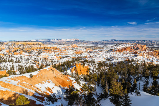 View of Bryce Canyon mountains during winter covered with snow © JeanLuc Ichard