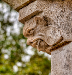 Corbeau sculpté à Coimbra, Portugal