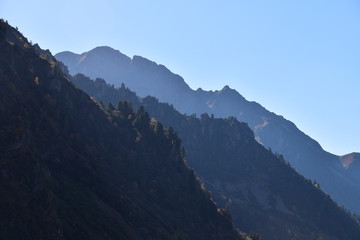 Fototapeta premium Le Grand Replond (alt 2506 m) au contre jour d'automne