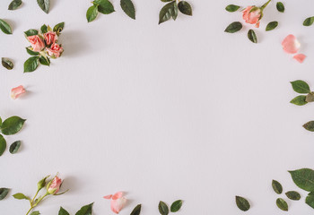 Naklejka premium Rose pastel pink flowers and leaves. Spring or summer frame background. Flat lay social mockup with copy space.