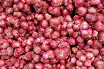 Onions, spices and Thai herbs Seasonal agricultural products in Thailand are sold in agricultural markets. Onions are often used as an ingredient and flavored in food.