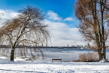 Winter in Hamburg, Außenalster mit Schnee zur Weihnachtszeit