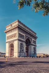 Obraz premium Arc De Triomphe in Paris in daytime