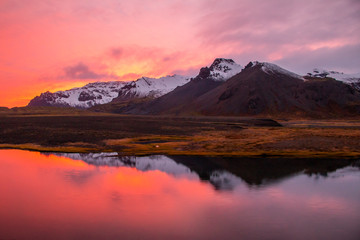 Fototapeta na wymiar Colorful sunset in front of mountains
