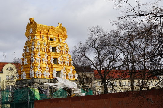 Die Baustelle des Sri-Ganesha-Hindu-Tempels in Berlin-Neuk&ouml;lln