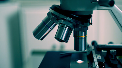 closeup of the microscope lens stage