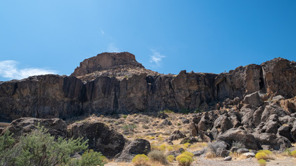 Fototapeta na wymiar cliff and moutnain in the Mojave desert, california