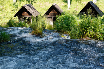Kaskady na rzece Pliva ze starymi młynami wodnymi © Miroslaw