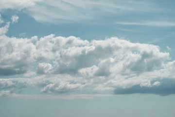 Fototapeta na wymiar Ciel nuageux , humidité .