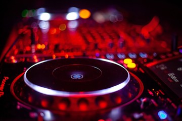 digital dj turntable mixing board for electronic music