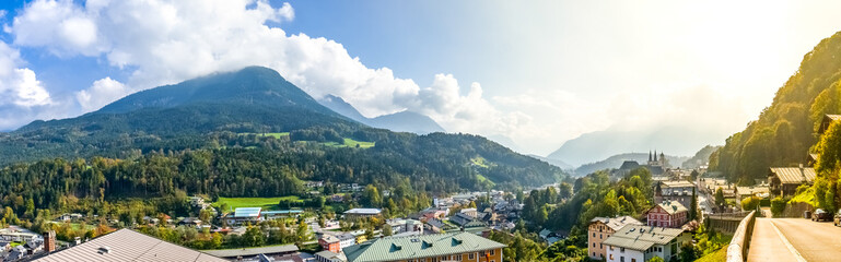 Fototapeta na wymiar Ausblick über die Stadt Berchtesgaden, Bayern, Deutschland 