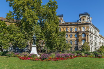 Obraz premium Balassi Bálint statue, Budapest, Hungary