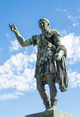 Fototapeta na wymiar Julius Caesar Bronze Statue in Rom