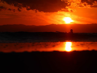 夕日　シルエット　サーフィン　海