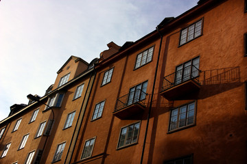 Husfasad på bostadshus.