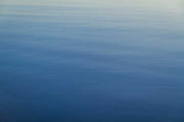 Naklejka premium Calm ocean surface texture perfect for background pattern.