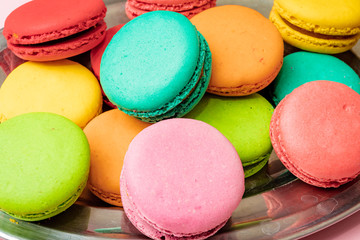 Fototapeta na wymiar Dessert cake macaron or macaroon on pink background
