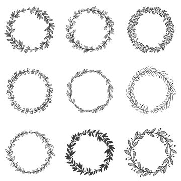 Circle leaf frames. Round branches with leafs, hand drawn floral frame and decorative sketch leaf circles vector set. Collection of natural monochrome circular decorations made of foliage of plants.