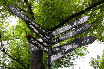 Informationsskyltar p&aring; Djurg&aring;rden.