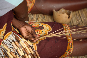 Traditionelle Flechtarbeit in Namibia