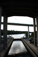 Fototapeta na wymiar Under Skansbron/ Johanneshovsbron i Stockholm vid Hammarby sluss..