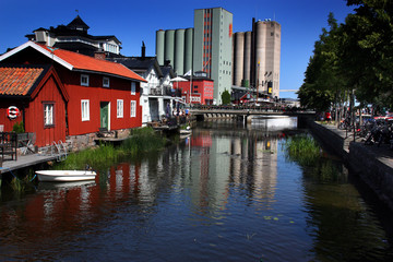 Fototapeta premium Norrtälje ån i Norrtälje vid Åtellet Hotell.