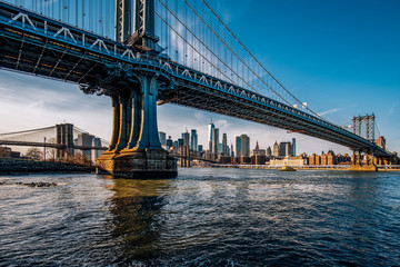 Obraz premium Daylight Manhattan Bridge Over Lower Manhattan Skyline at East River Side View From Dumbo Brooklyn