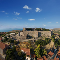 Fototapeta na wymiar Veduta aerea del Castello di Molivos a nord dell’isola di Lesbos