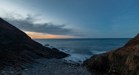 Fototapeta na wymiar sunset on coast of sea