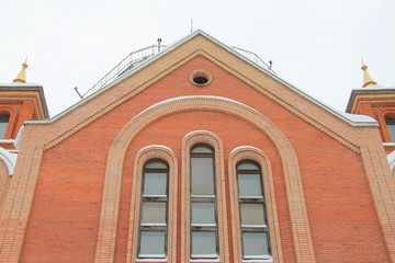 Obraz premium Fragment of a red brick church with windows